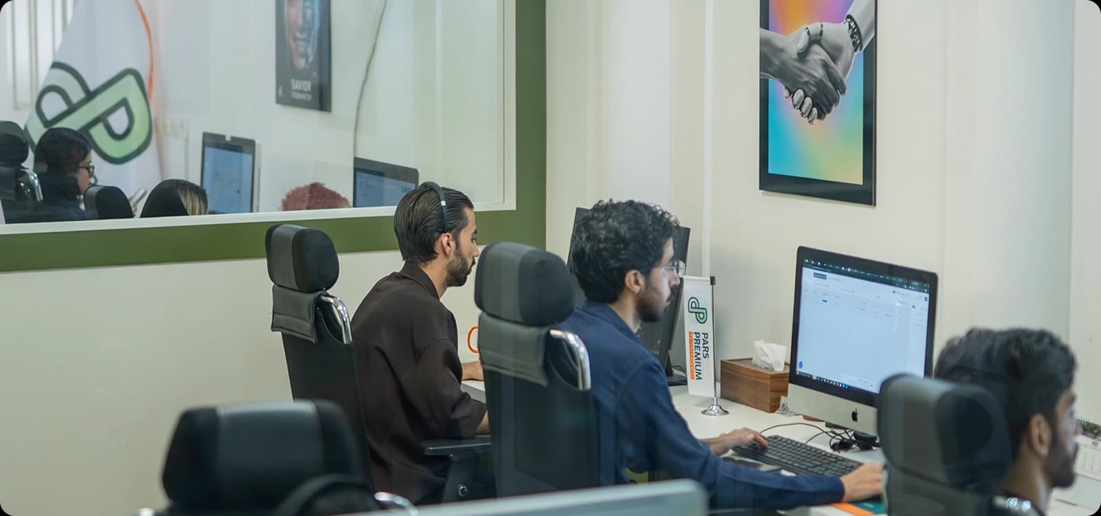 همکاران پارس پرمیوم در فضای شرکت